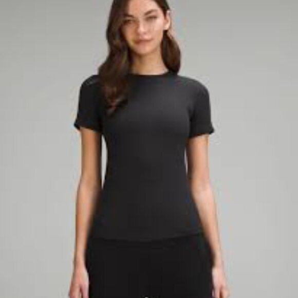 lululemon athletica Tops - Lululemon Black Lightly Ribbed Short Sleeve Long Line Shirt Size M Active Wear